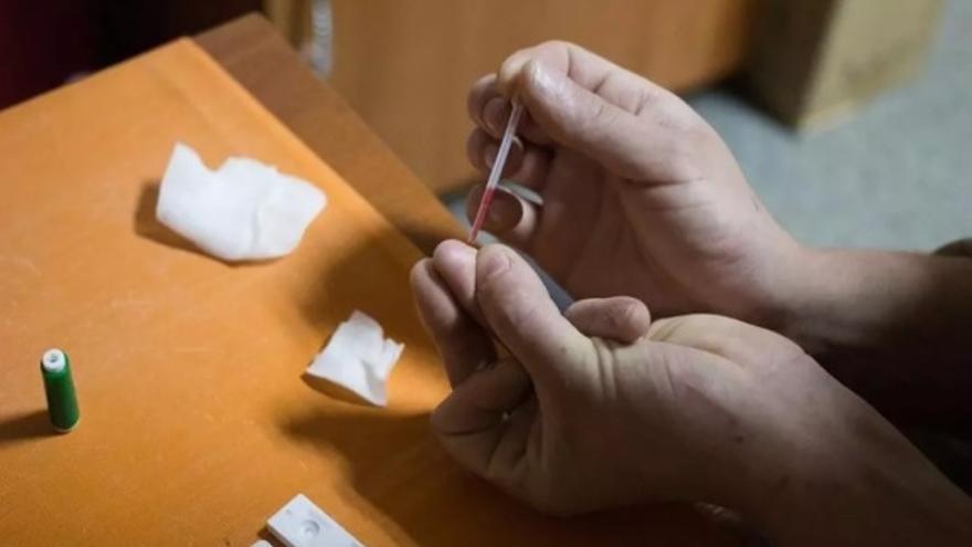 Mérida renueva su compromiso frente al VIH: monumentos iluminados y un lazo rojo