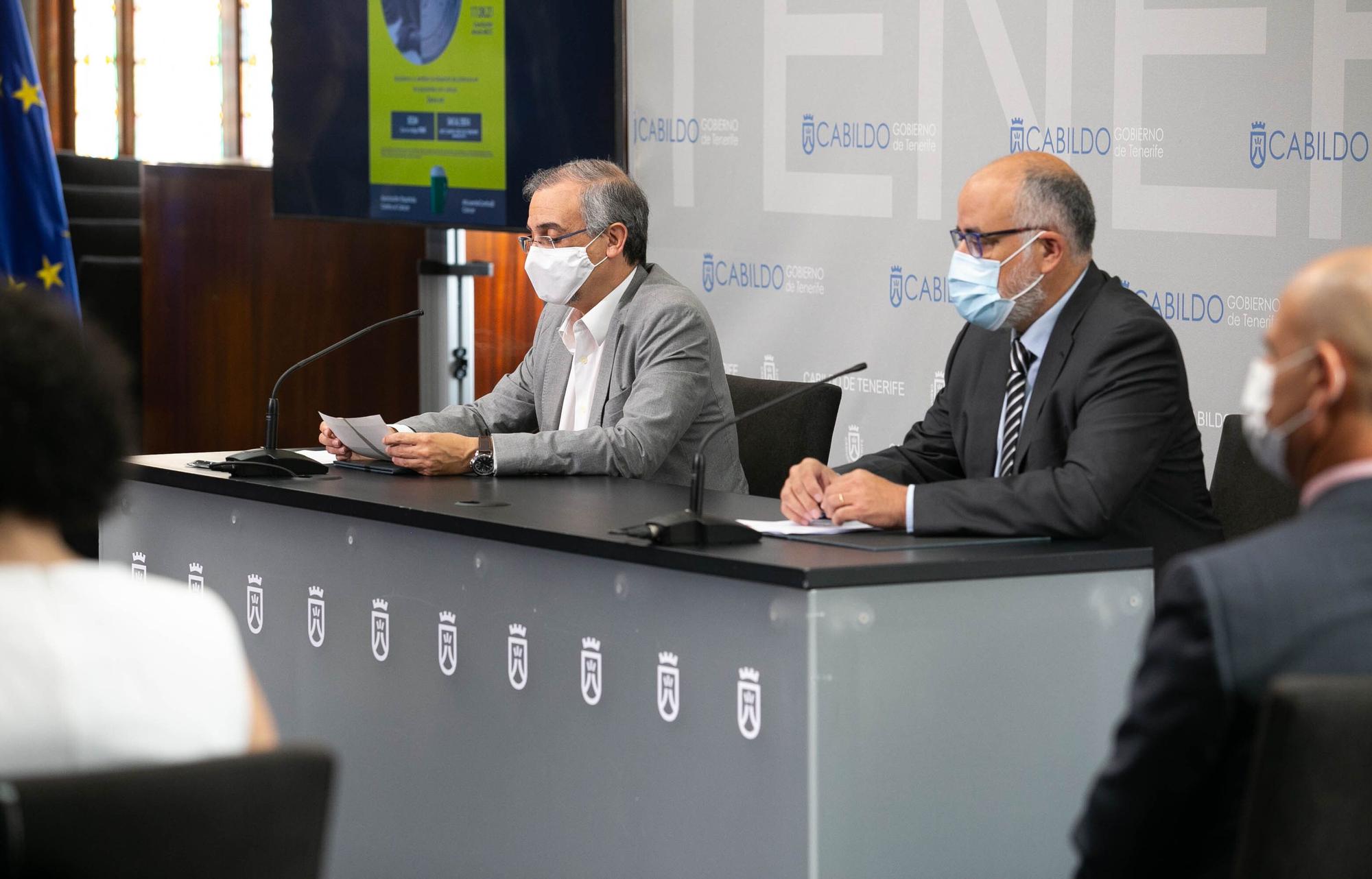 Firma del convenio de colaboración entre Metrotenerife y la Asociación Española Contra el Cáncer (AECC)
