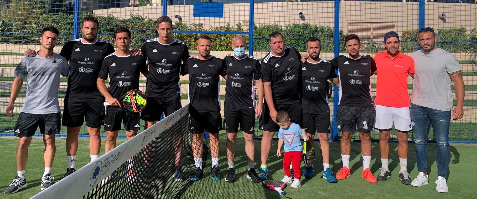 El equipo de pádel de Francesc Arnau le rinden un bonito homenaje