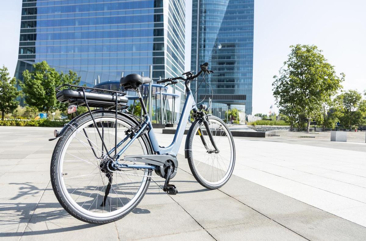 Decathlon pone a la venta una nueva bicicleta eléctrica urbana