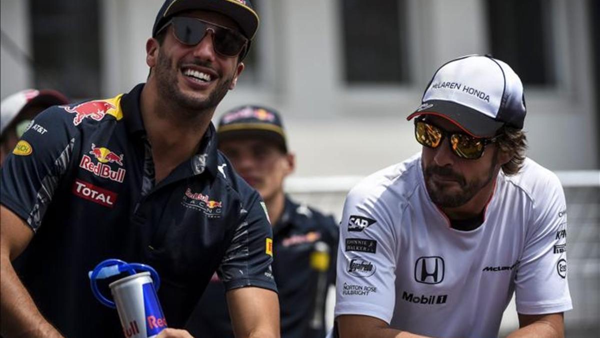 Daniel Ricciardo y Fernando Alonso
