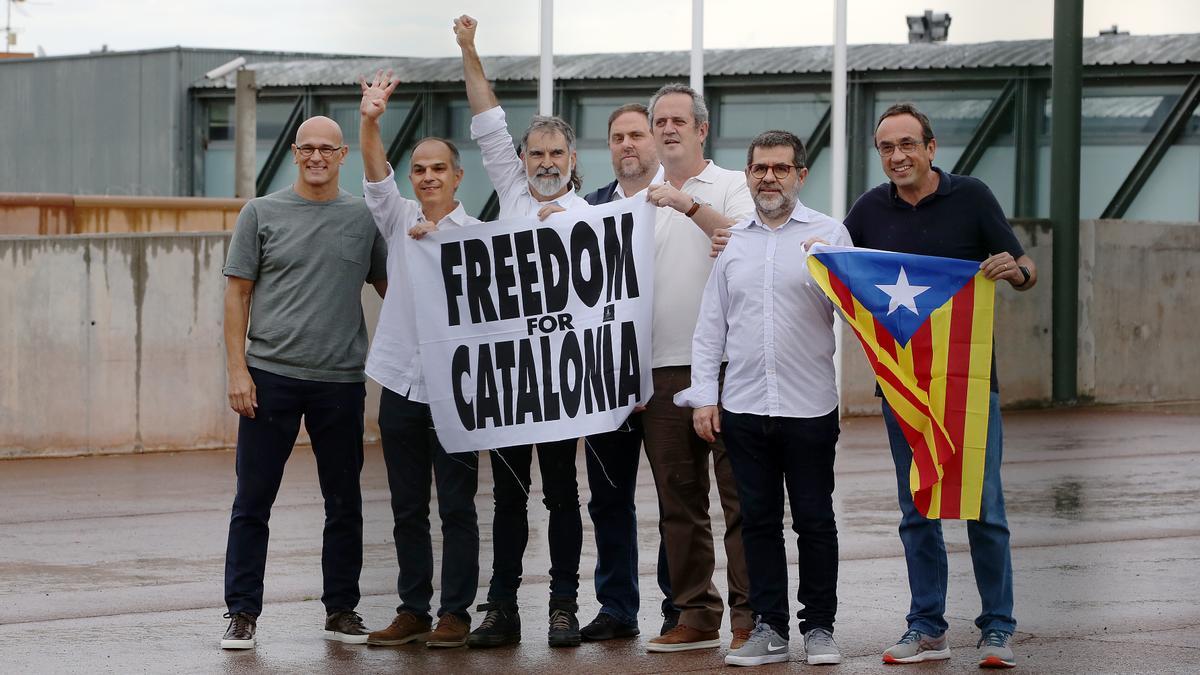 Sant Joan de Vilatorrada, 23 de junio. Los presos independentistas salen de la cárcel de Lledoners y se reafirman y subrayan la vía política tras el indulto.