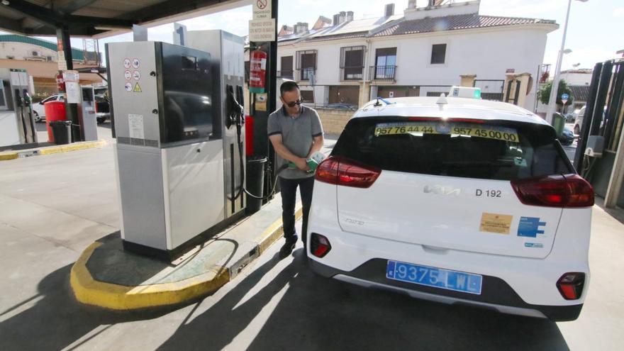 Los taxistas cordobeses defienden la subida de las tarifas por el precio de los carburantes