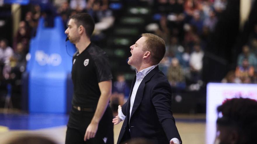 Cambios en el banquillo del Alimerka Oviedo Baloncesto: sale el segundo entrenador Mikel Ereño y llega Alejandro Paniagua