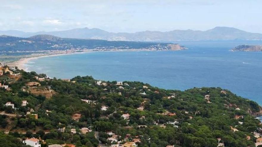 Mor ofegat un jove de 23 anys mentre col·locava boies en una platja de Begur