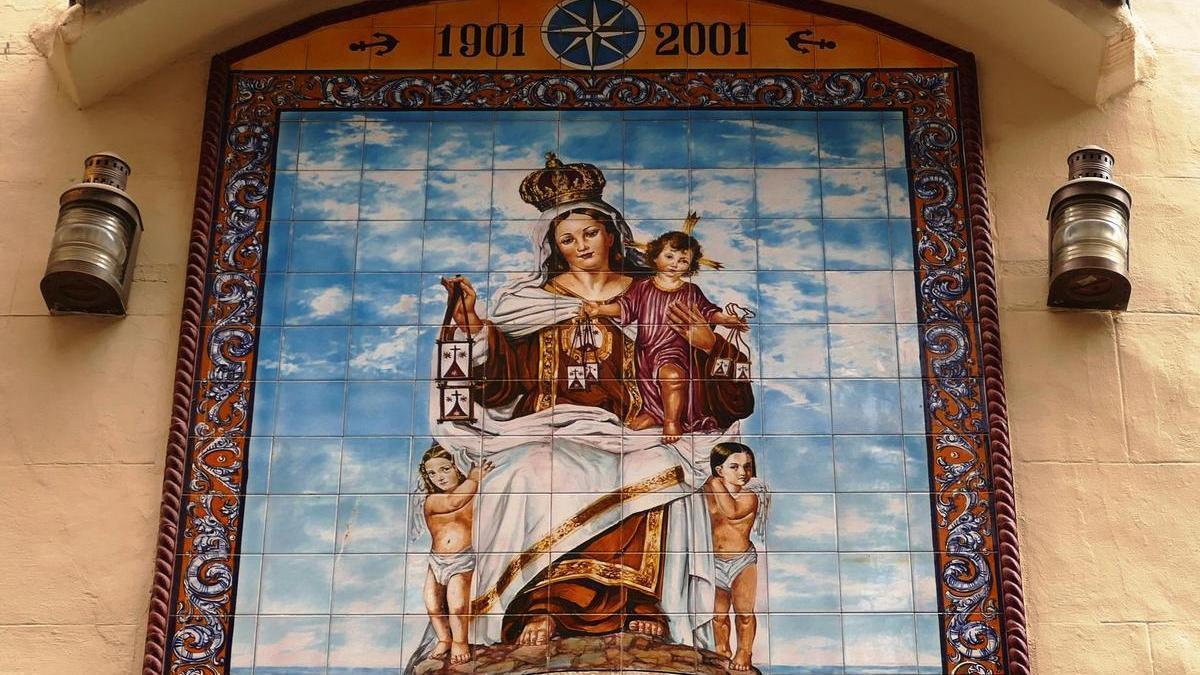 Mosaico en la fachada de la iglesia castrense de Santo Domingo, en la calle Mayor de Cartagena