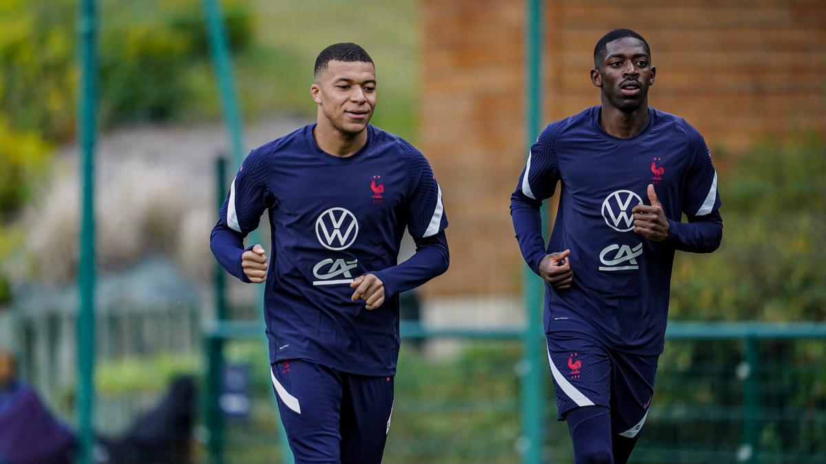 Mbappé y Dembélé, en un entrenamiento de la selección francesa.