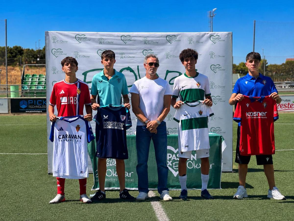 Foto de los cuatro capitanes de las canteras que se han dado cita este fin de semana en El Olivar.