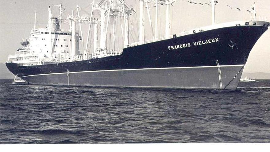 El buque &quot;Francois Vieljeux&quot; navegando en la Ría de Vigo