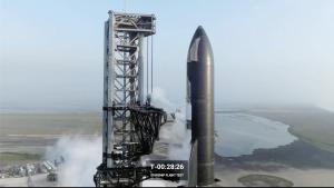 Elon Musk prepara el segundo intento de lanzamiento de su cohete Starship tras la explosión del primero.