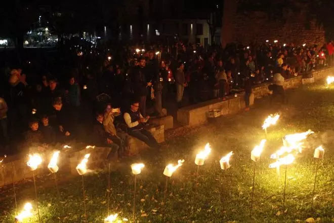 Cercavila amb flames al Barri Vell de Girona