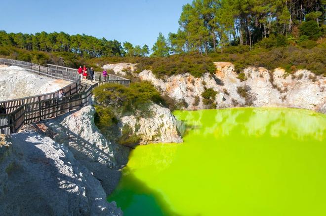 Estanque ácido en Wai-O-Tapu Nueva Zelanda