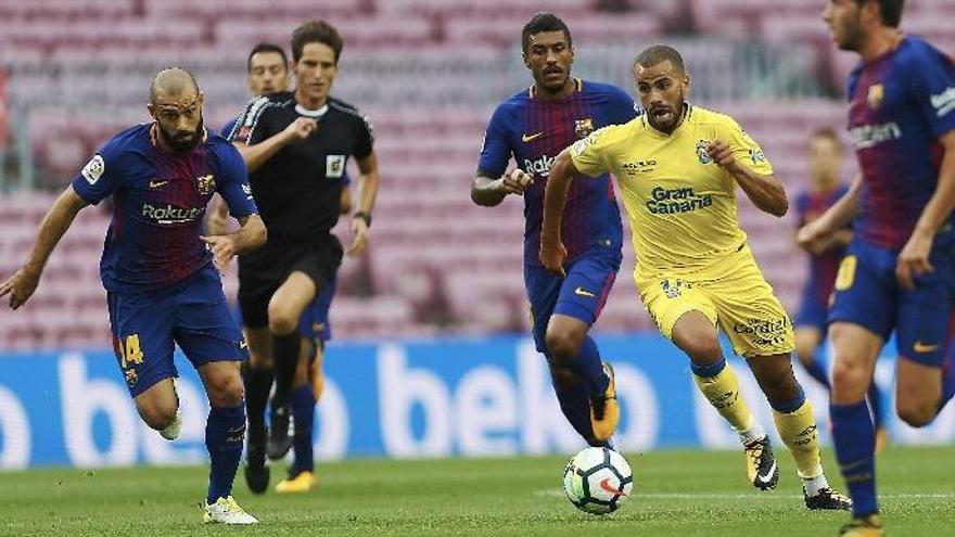 Tannane, ante el FC Barcelona, en el Camp Nou.