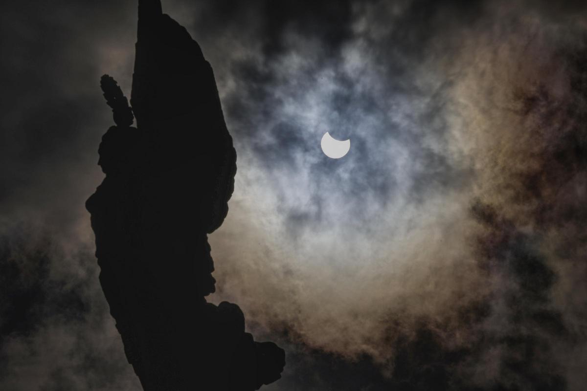 Eclipse de sol visto desde Ferrol. Este sábado se ha podido observar un eclipse parcial de Sol visible en Estados Unidos, norte del Océano Atlántico, parte del Ártico, Groenlandia, norte de Rusia, gran parte de Europa y noroeste de África.