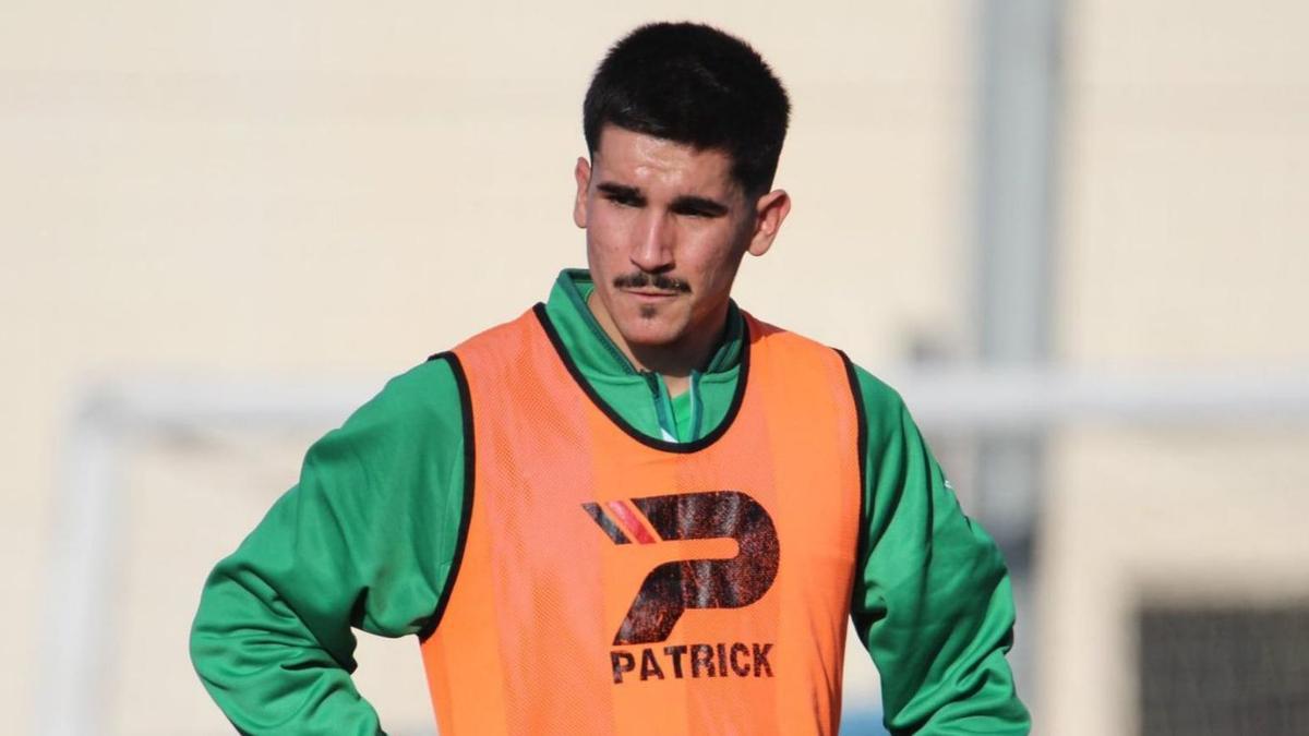 El coruñés Jorge Valín, en su primer entrenamiento con el Cornellá. |  // UECORNELLÁ