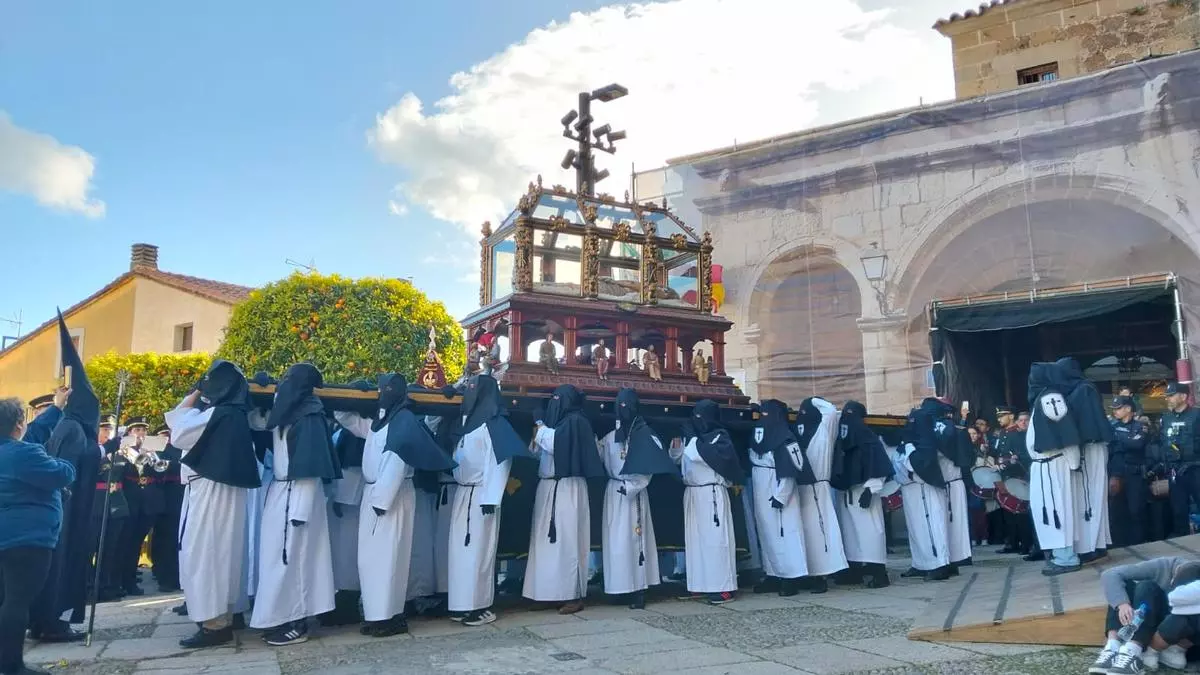 Plasencia llora la muerte de Cristo en las calles