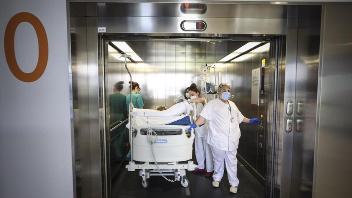 Sanitarias de un hospital, durante su turno de trabajo.