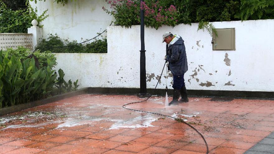 Valleseco inicia un plan de limpieza de las plazas