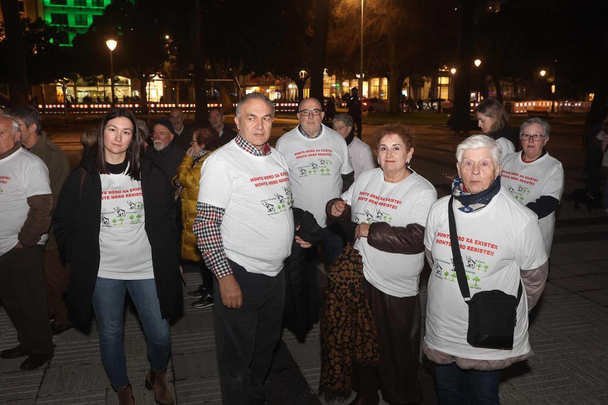 Protesta de vecinos afectados por las expropiaciones de Monte Mero.