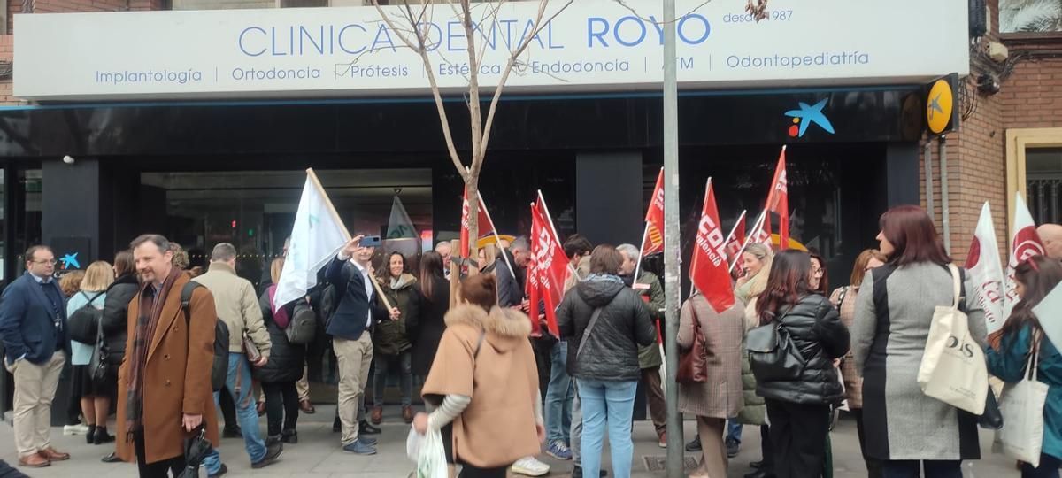 Un momento de la concentración de los empleados del sector bancario en Alicante.