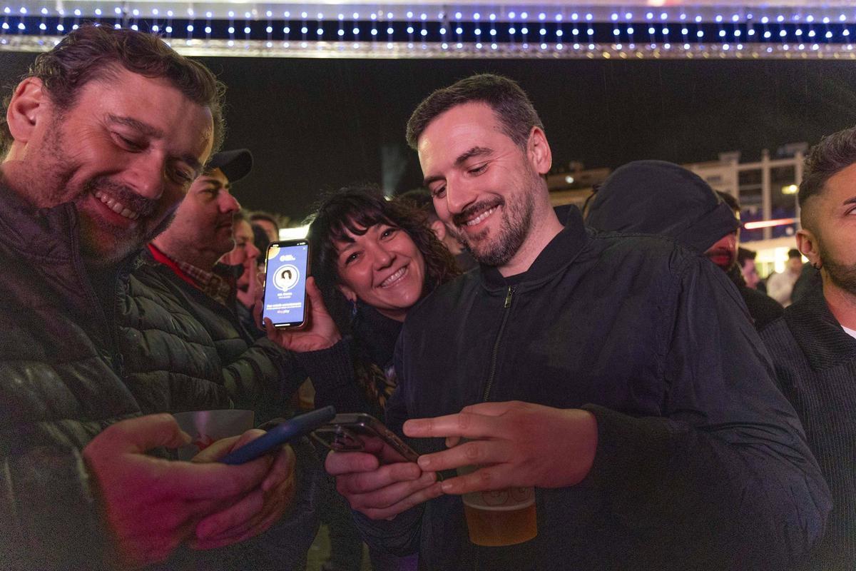Así vive un grupo de "eurofans" llegados de Alemania el Benidorm Fest