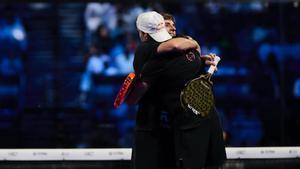 Los abrazos entre Stupa y el Lobo son constantes en Kuwait