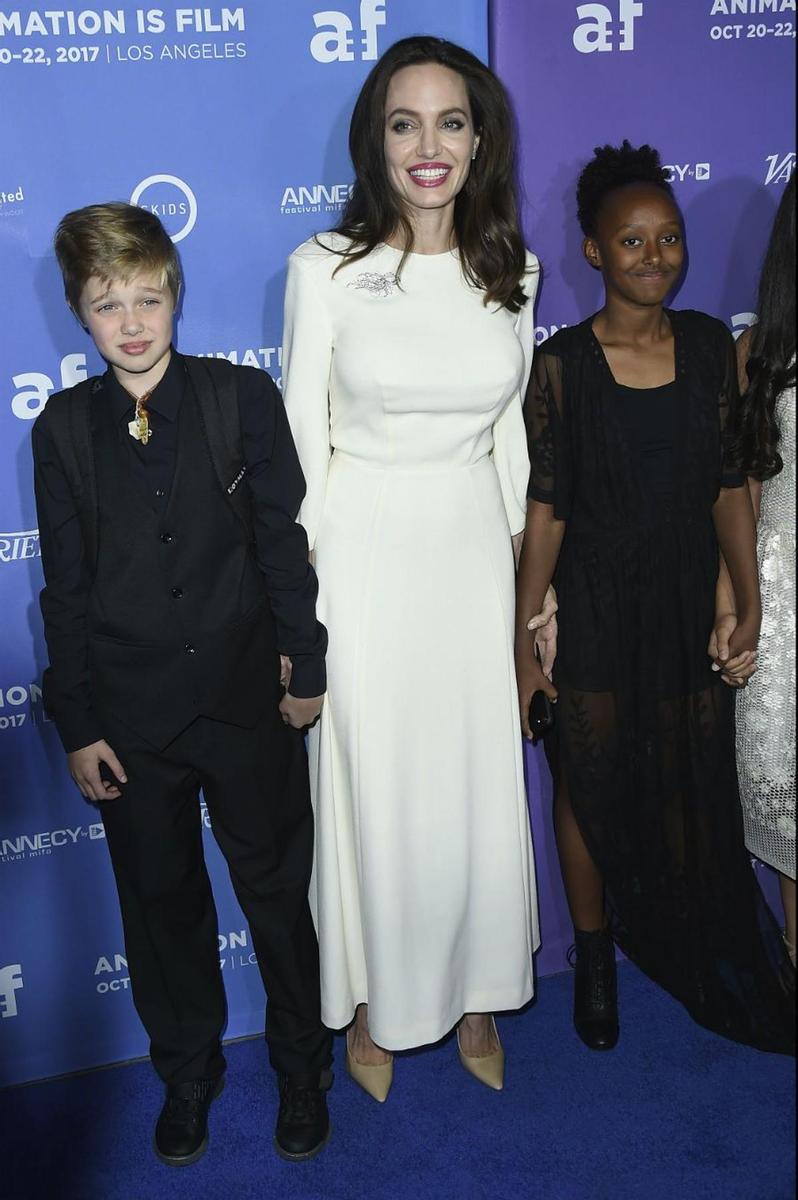 Angelina Jolie con Shiloh y Zahara en la premiére de 'Breadwinner'