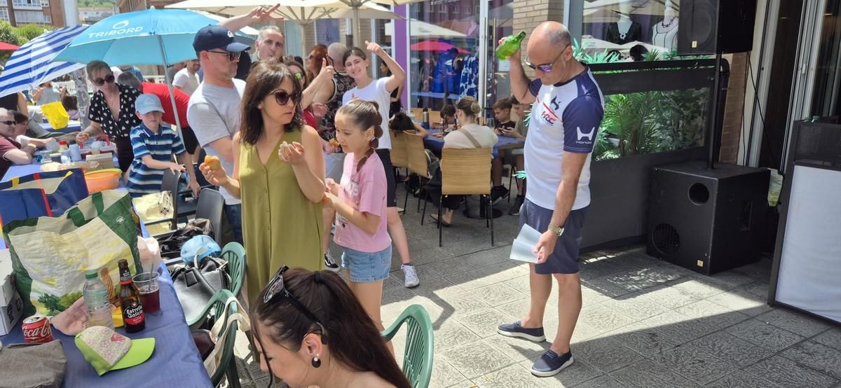 EN IMÁGENES: Villalegre se tira a la calle para cerrar las fiestas del barrio