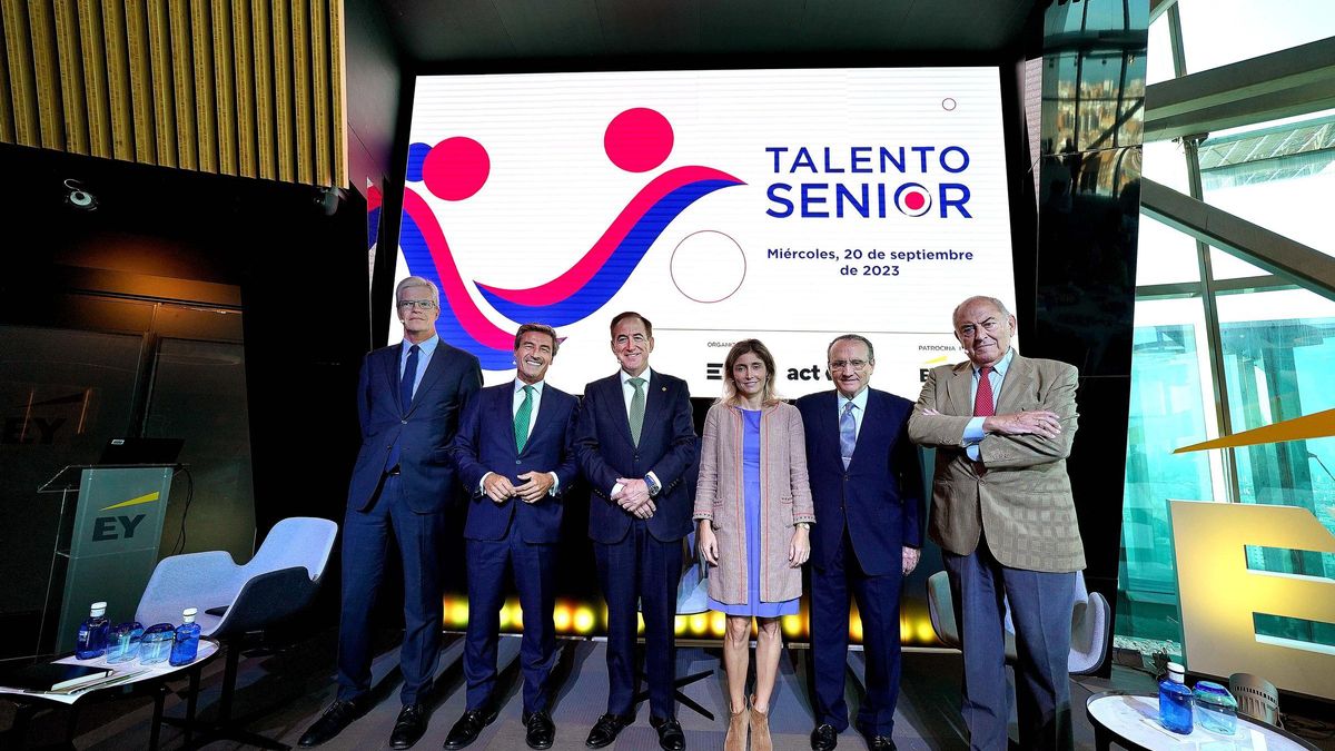 De izquierda a derecha, Martí Saballs, director de Información Económica del grupo Prensa Ibérica; Federico Linares, presidente de EY España; Antonio Huertas, presidente de MAPFRE; Ainhoa Moll, adjunta a presidencia-directora editorial de Prensa Ibérica; Javier Moll, presidente del grupo Prensa Ibérica, y José Antonio Marina, filósofo, ensayista y pedagogo español.