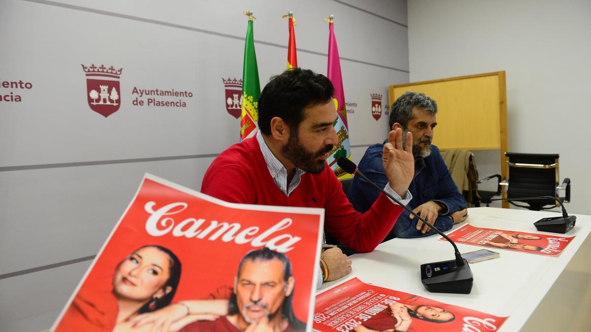 Presentación del concierto de Camela para la feria de Plasencia.