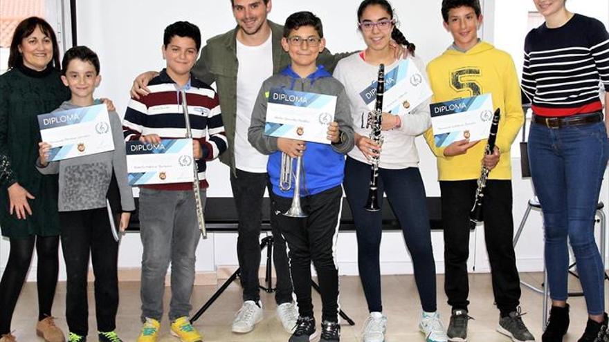 Cinco alumnos de la escuela de música se incorporan a la banda