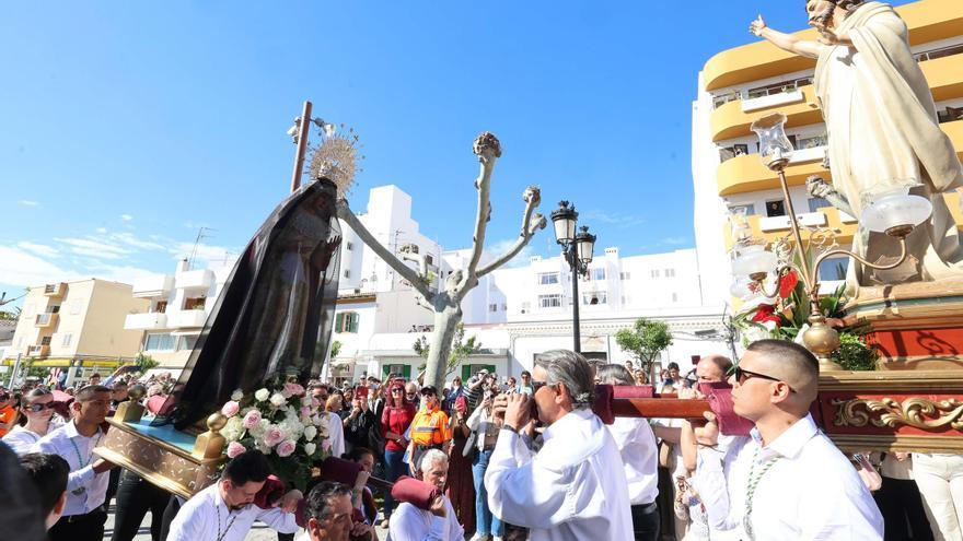 La procesión del Santo Encuentro de Santa Eulària