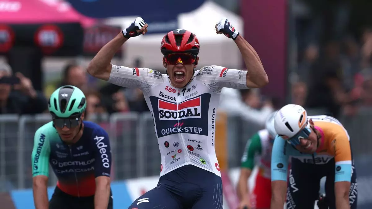 Una caída masiva en la meta enturbia la primera etapa del Giro