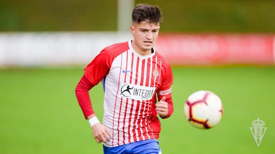 Marcos Trabanco, en un partido con el Sporting de juveniles.