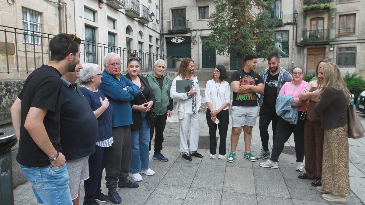 Hosteleros y vecinos en la presentación de esta nueva asociación en Praza do Correxidor