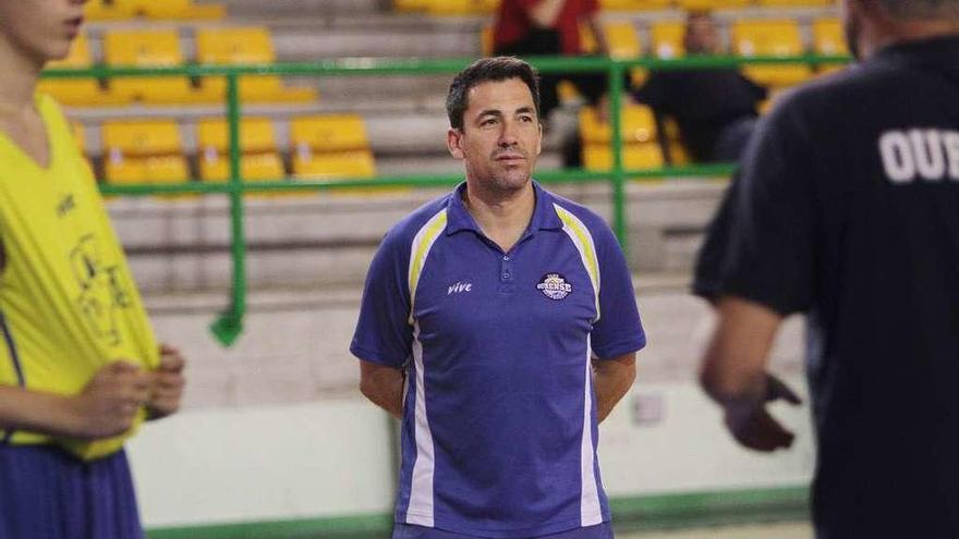 Gonzalo García de Vitoria, entrenador del COB. // Iñaki Osorio