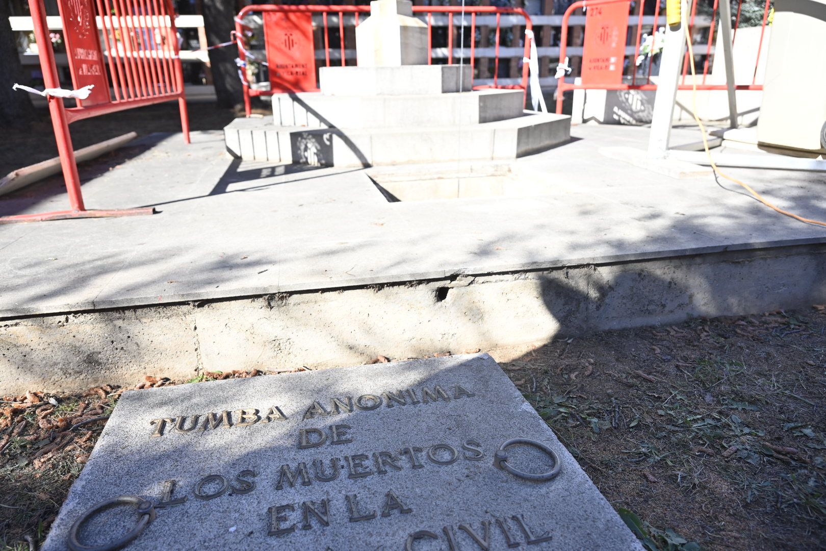 Vila-real exhuma la cripta del cementerio en busca de José Pla, asesinado por el franquismo