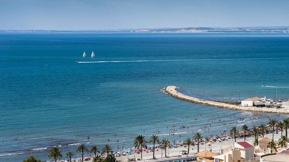 Dispone de 11 kilómetros de playas de fina arena.