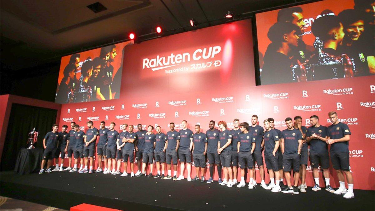 La plantilla del FC Barcelona en la presentación de la Rakuten Cup dentro de su Gira por Japón