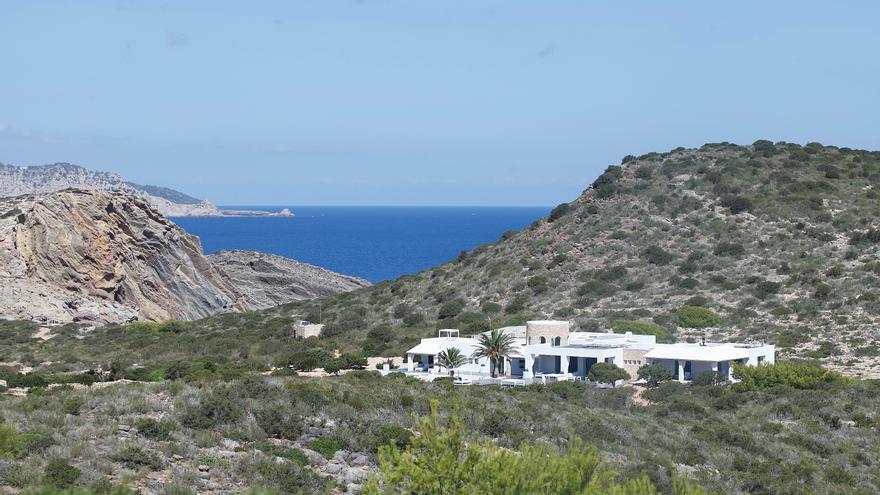 El juzgado de Ibiza repite el juicio de la condena a Kühn por obras ilegales en Tagomago