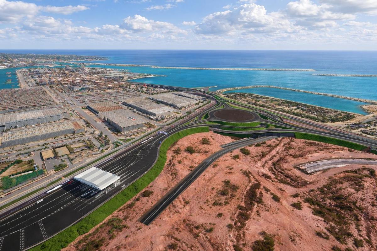 El nudo norte, en una imagen simulada, que discurrirá a 12 metros de cota, tras las obras que ahora licitará el Port de Barcelona.