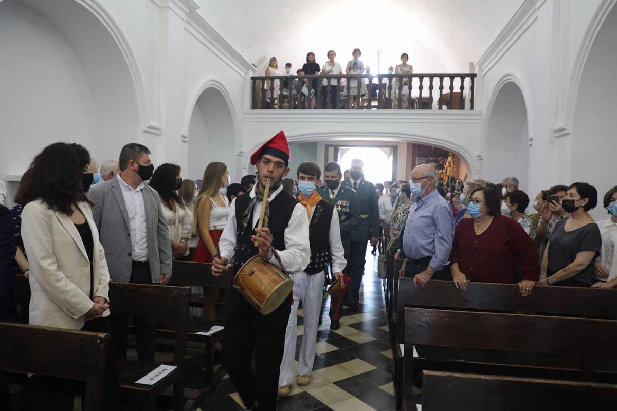 Misa, procesión y 'ball pagès' en el Pilar de la Mola