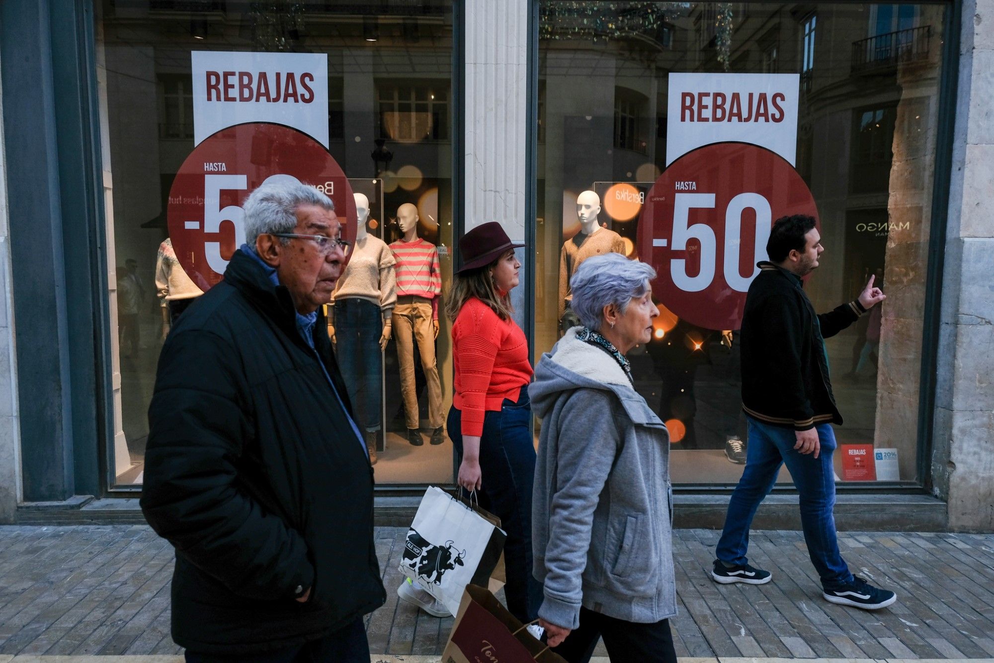 Primer día de las rebajas de enero en el Centro de Málaga