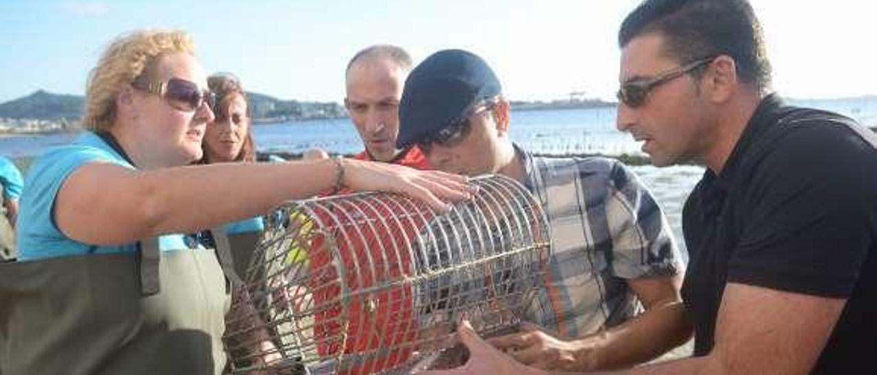 Amarcarril con una visita de afiliados de la Once. // Noé Parga