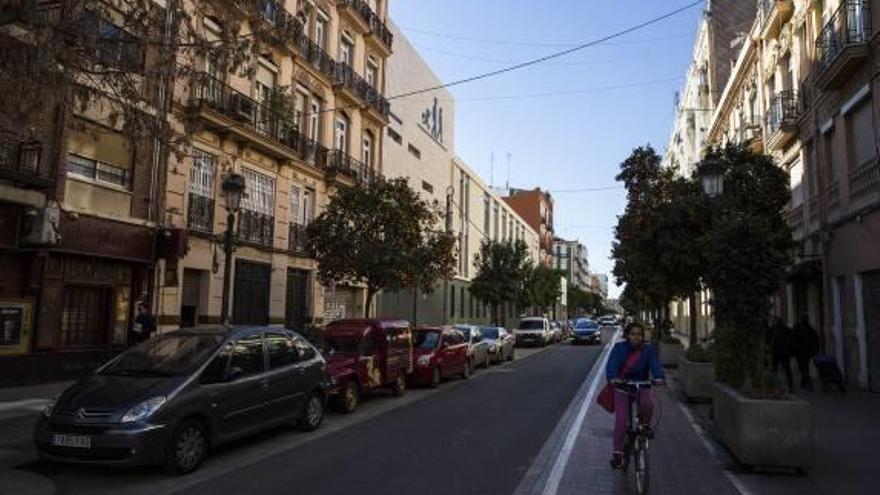 Una de las calles del barrio de Russafa tras la reforma.