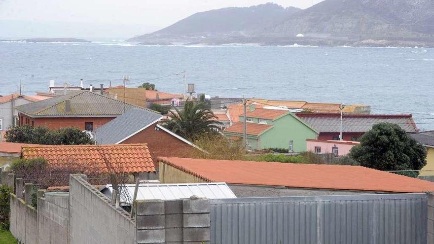 Vista de varias viviendas del Puerto de Suevos, en Arteixo.