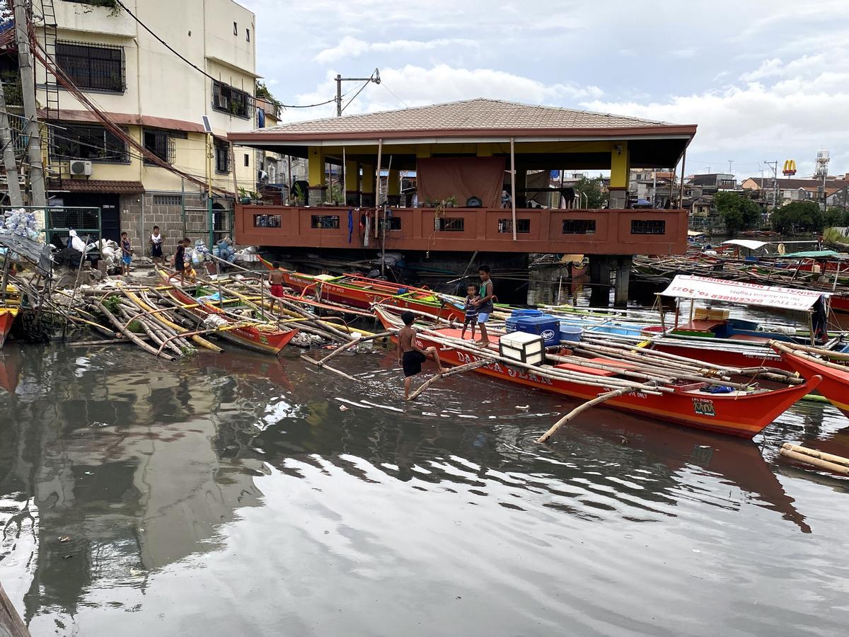 Un muerto y miles de desplazados tras el paso del tifón Doksuri por el norte de Filipinas