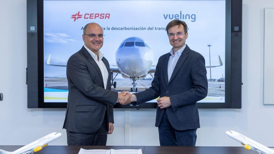 Cepsa y Vueling se alían para acelerar la descarbonización del transporte aéreo