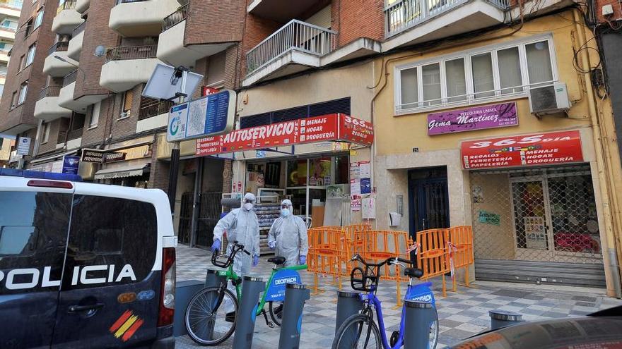 El edificio de Albacete confinado.