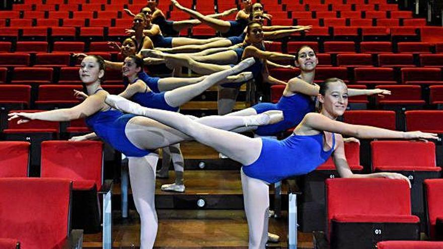 Ballarines de «Giselle», ahir, en la roda de premsa de l&#039;espectacle